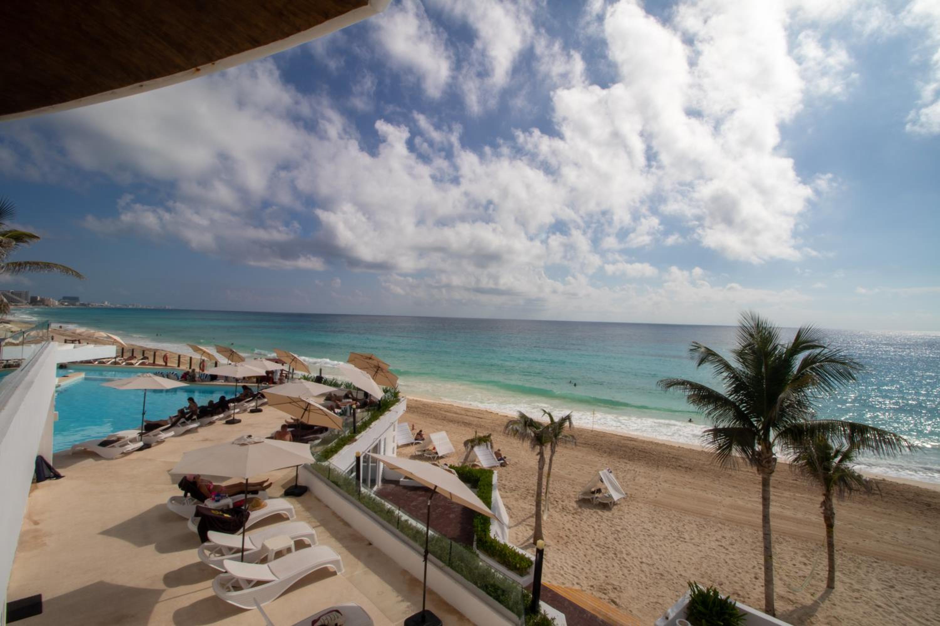 Exclusivo Condominio a Pie de Playa ZH