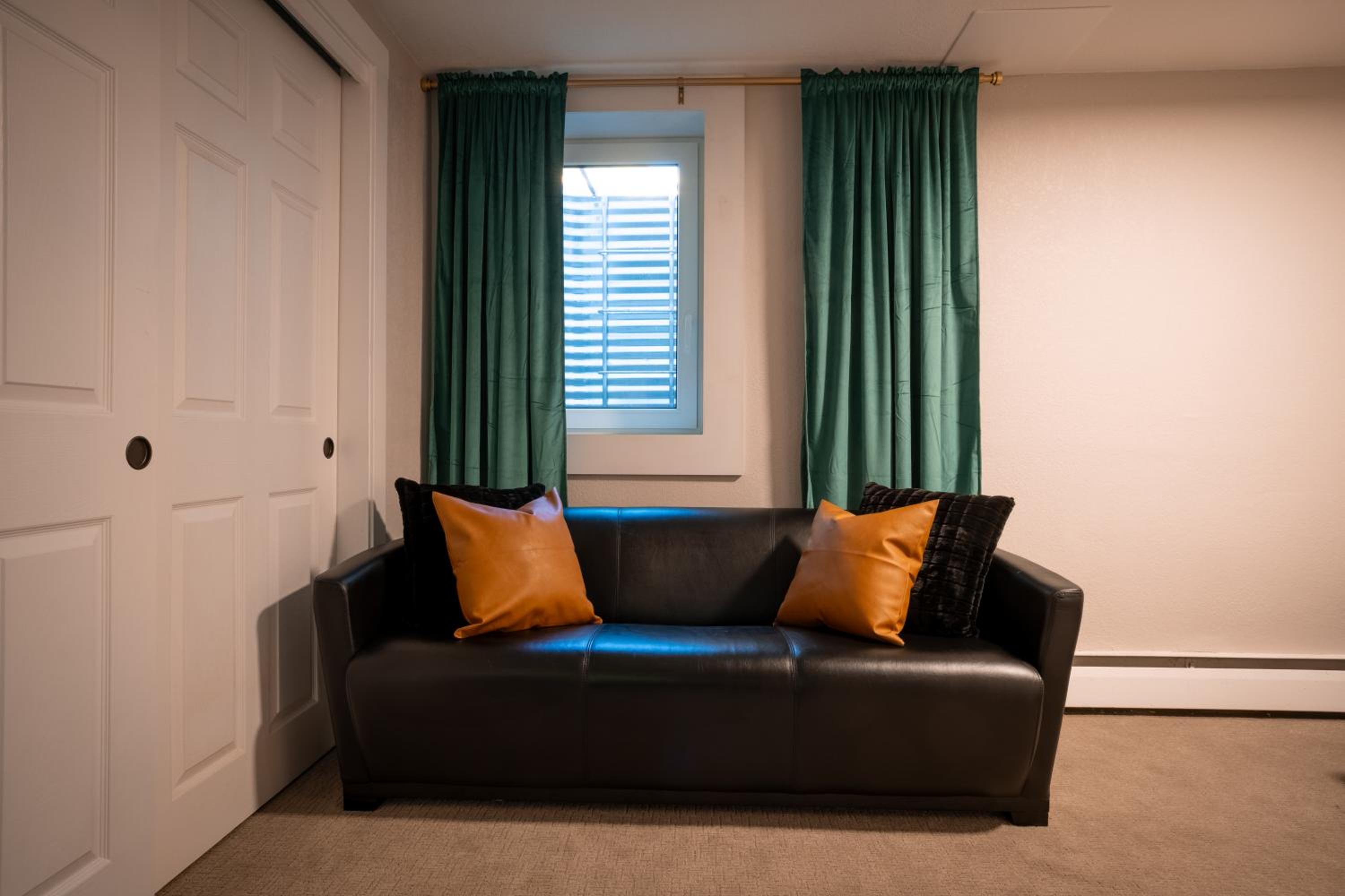 Rocky Mountain Haven-Modern 2BD, 1BA Basement Retreat in Lakewood - Property Image 36