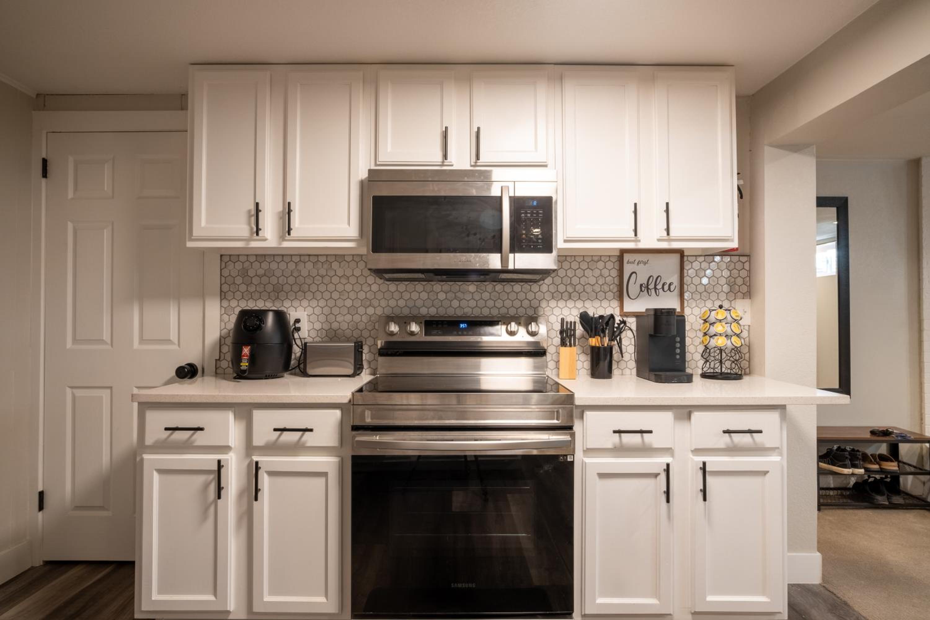 Rocky Mountain Haven-Modern 2BD, 1BA Basement Retreat in Lakewood - Property Image 35