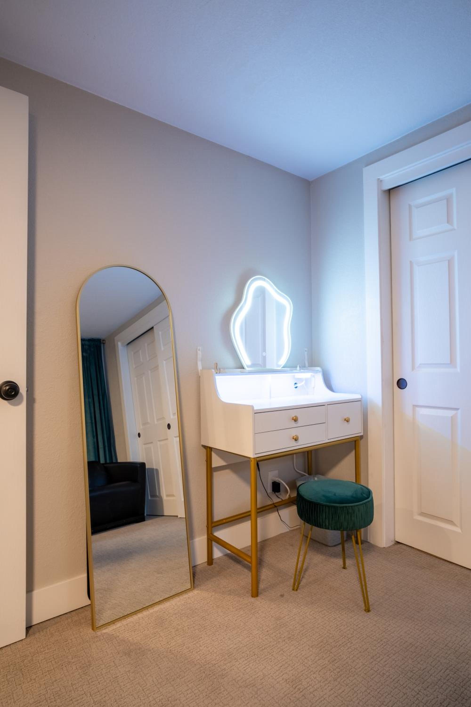 Rocky Mountain Haven-Modern 2BD, 1BA Basement Retreat in Lakewood - Property Image 7