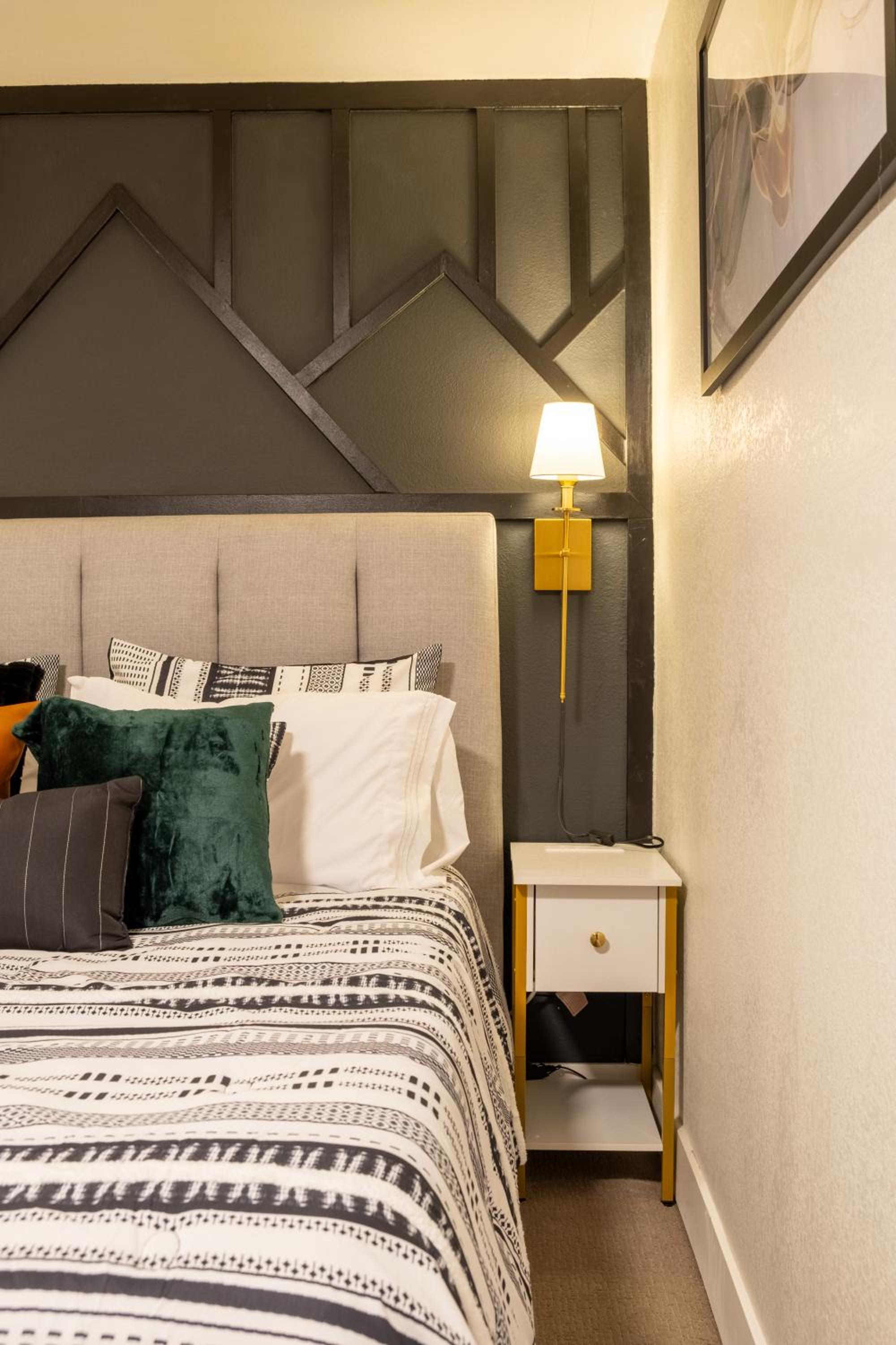 Rocky Mountain Haven-Modern 2BD, 1BA Basement Retreat in Lakewood - Property Image 10