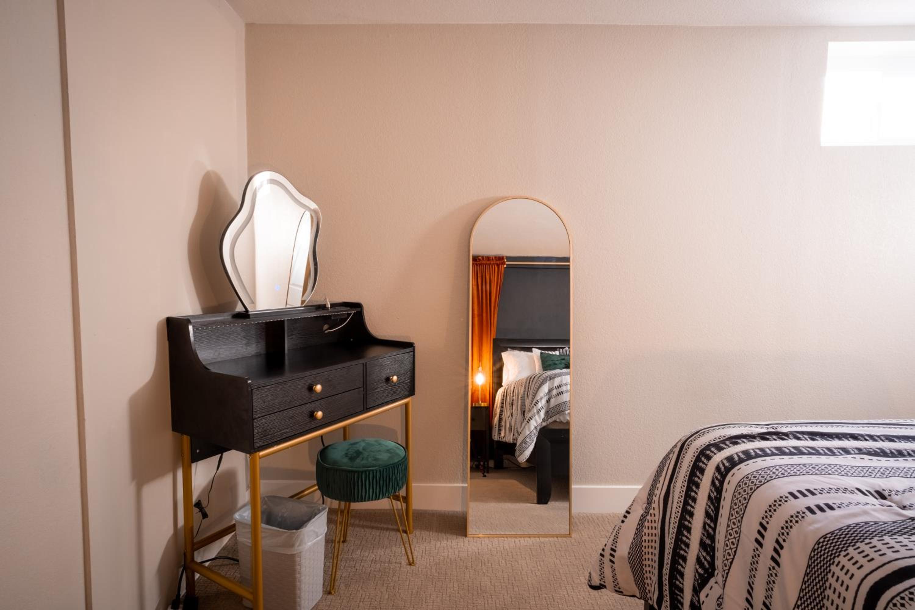 Rocky Mountain Haven-Modern 2BD, 1BA Basement Retreat in Lakewood - Property Image 14