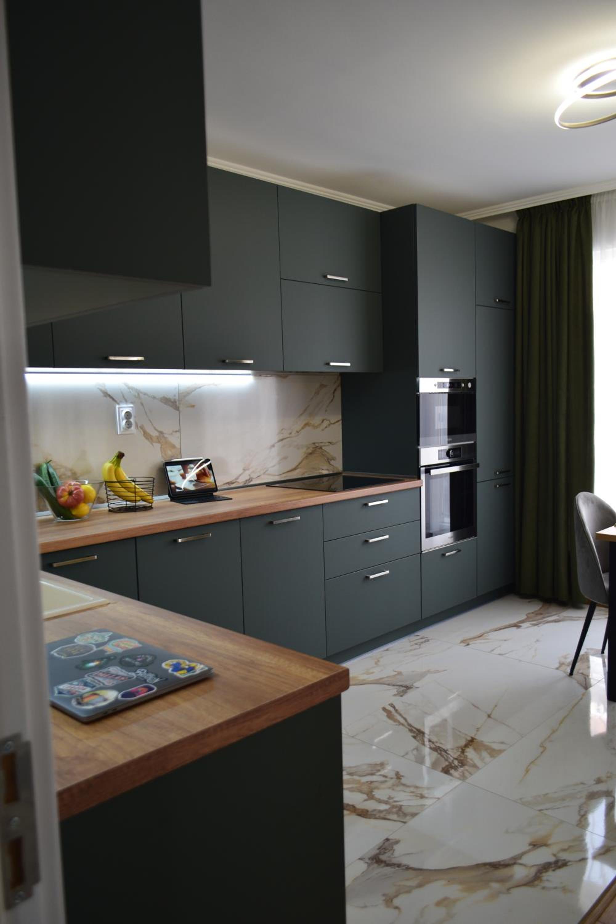 Modern & Elegant City Center Apartments