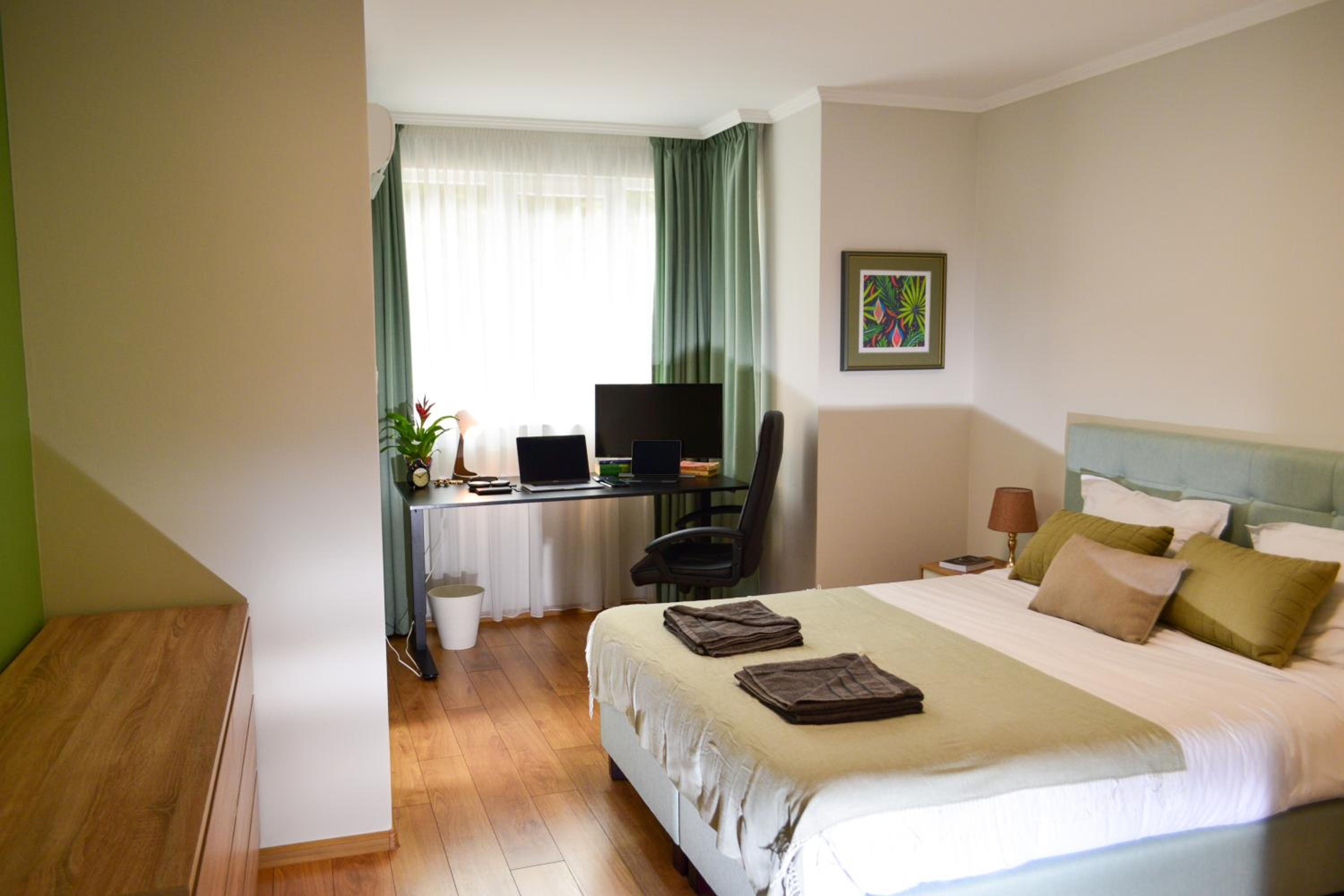 Modern & Elegant City Center Apartments