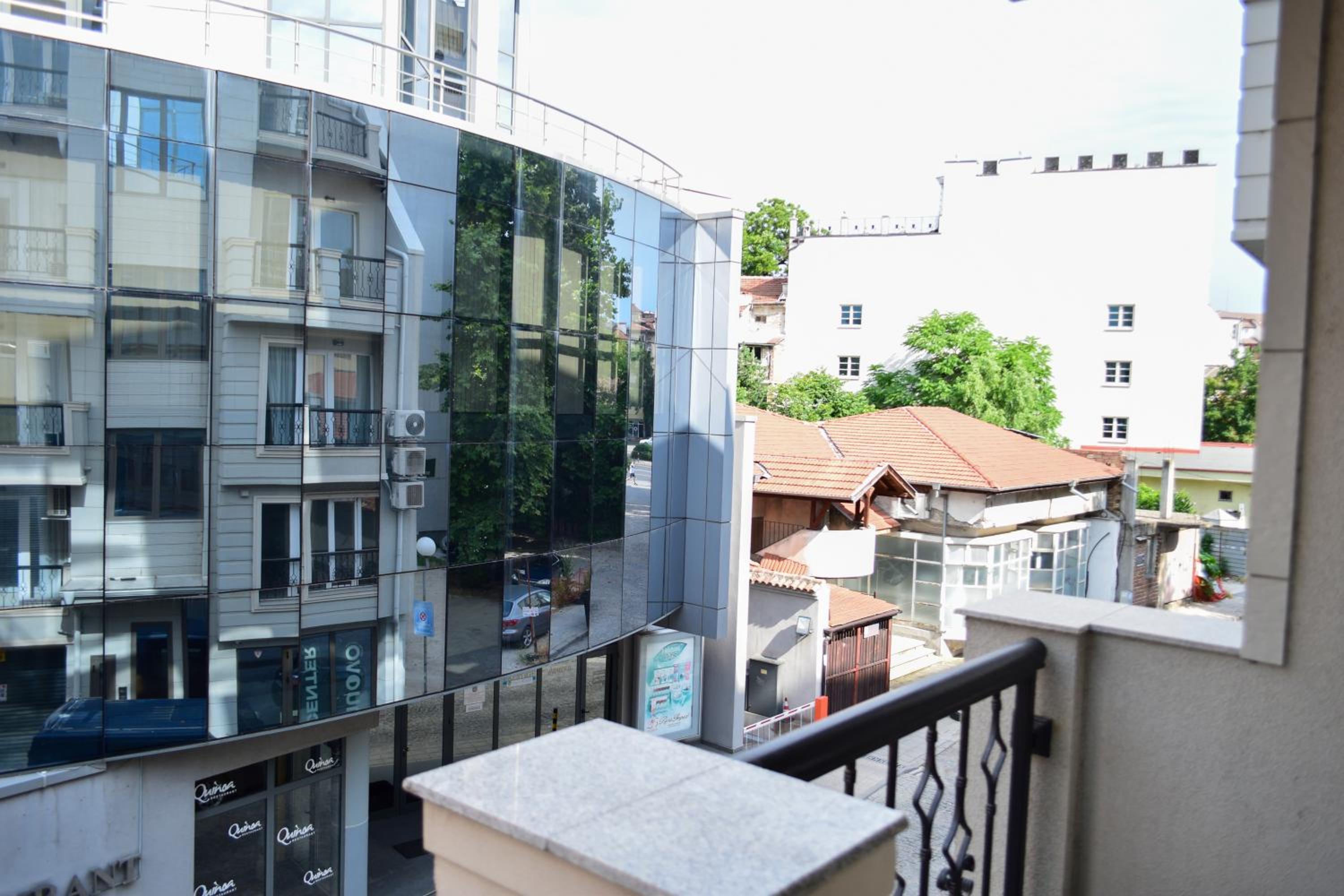 Modern & Elegant City Center Apartments