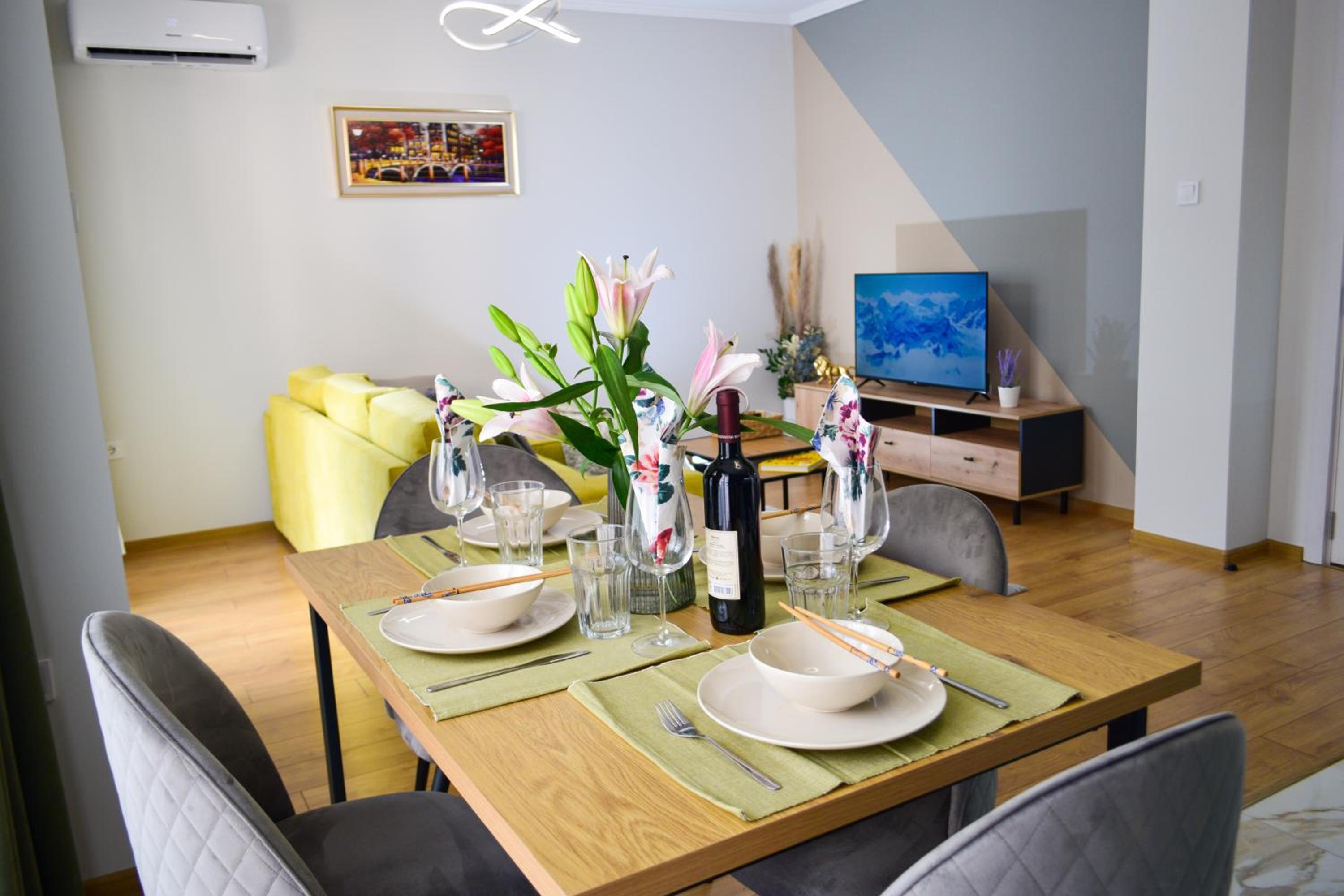 Modern & Elegant City Center Apartments