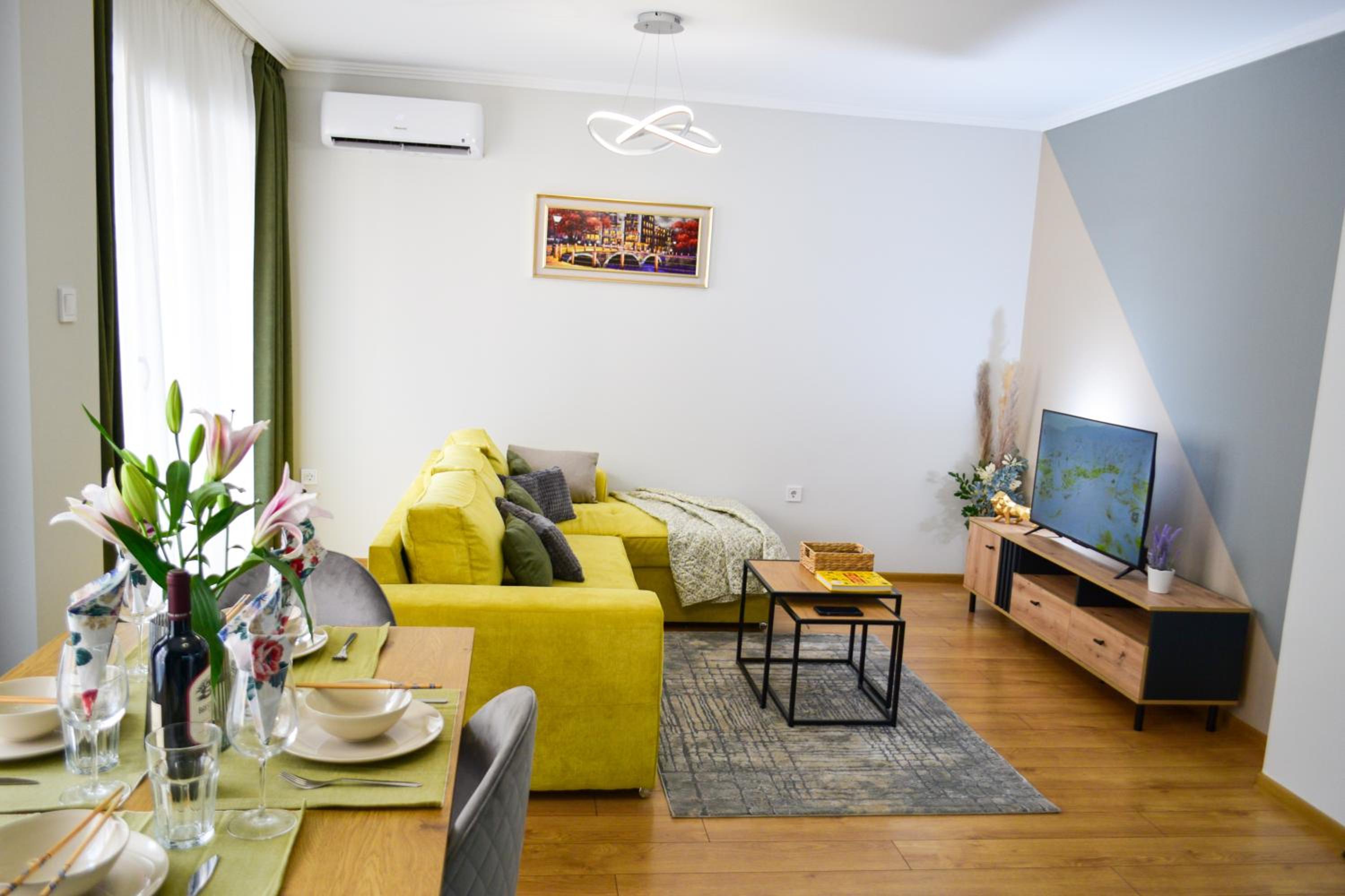 Modern & Elegant City Center Apartments