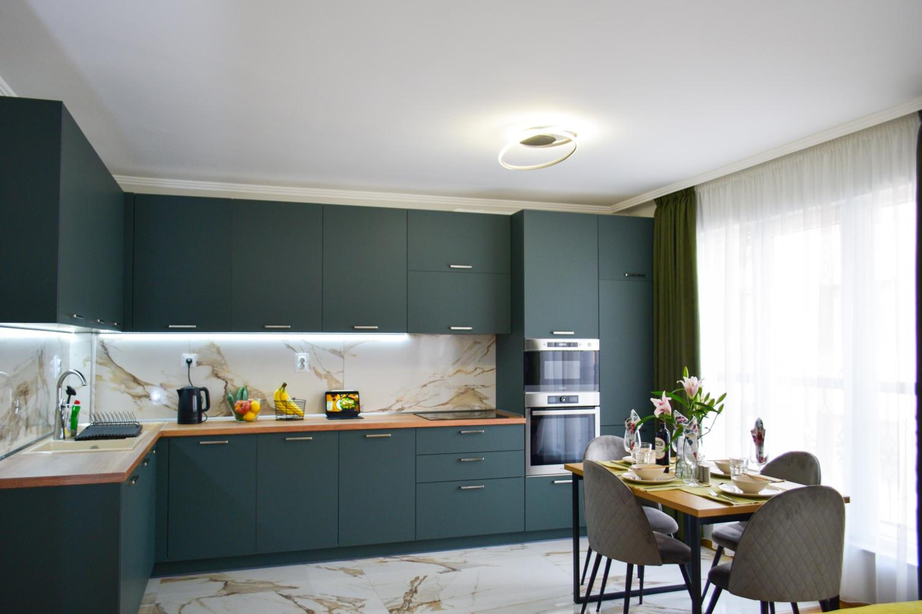 Modern & Elegant City Center Apartments