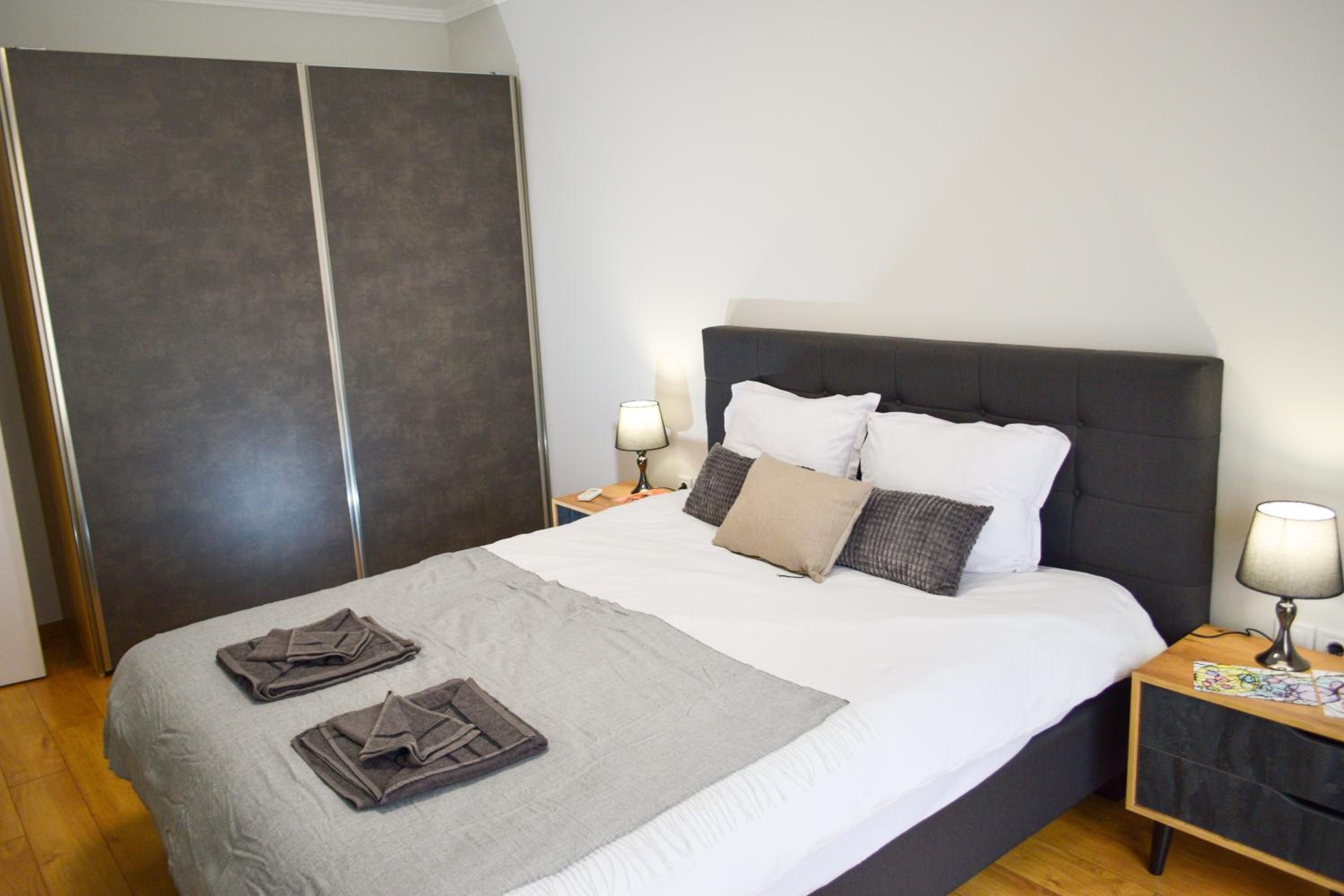 Modern & Elegant City Center Apartments