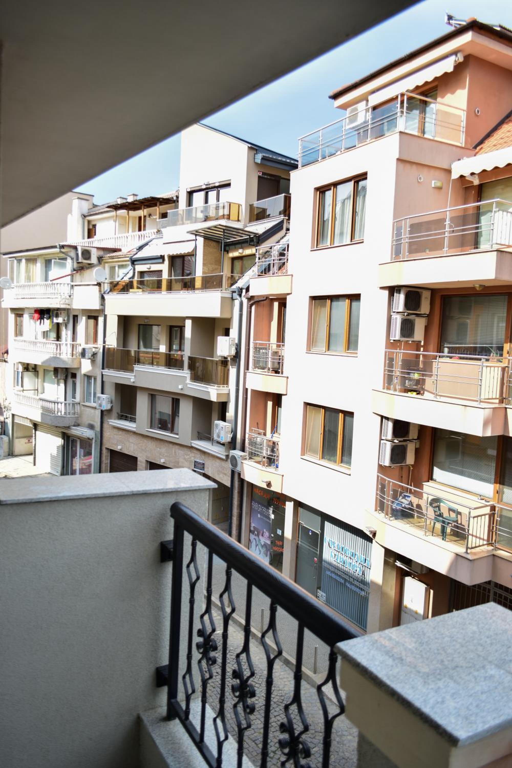 Modern & Elegant City Center Apartments