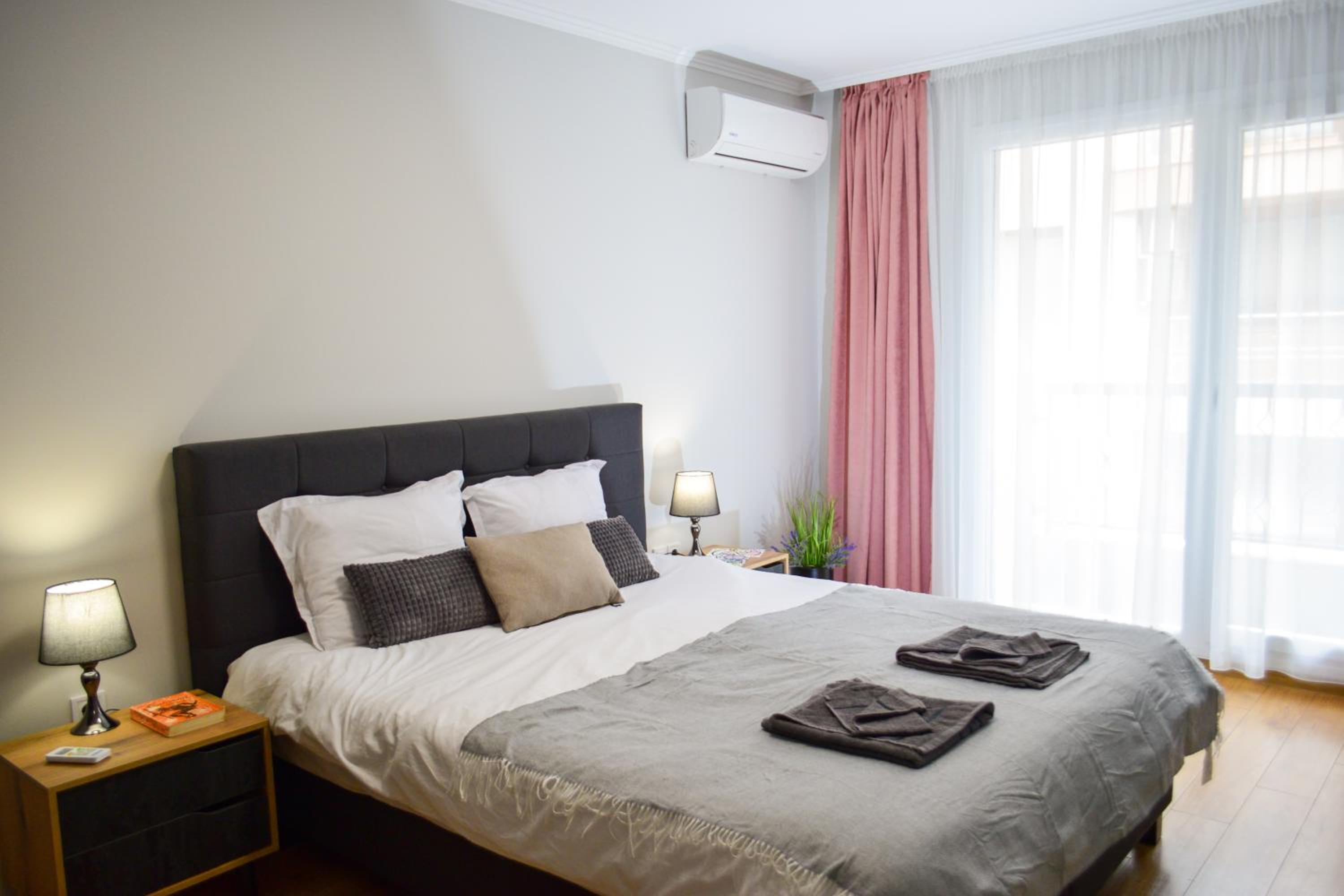 Modern & Elegant City Center Apartments