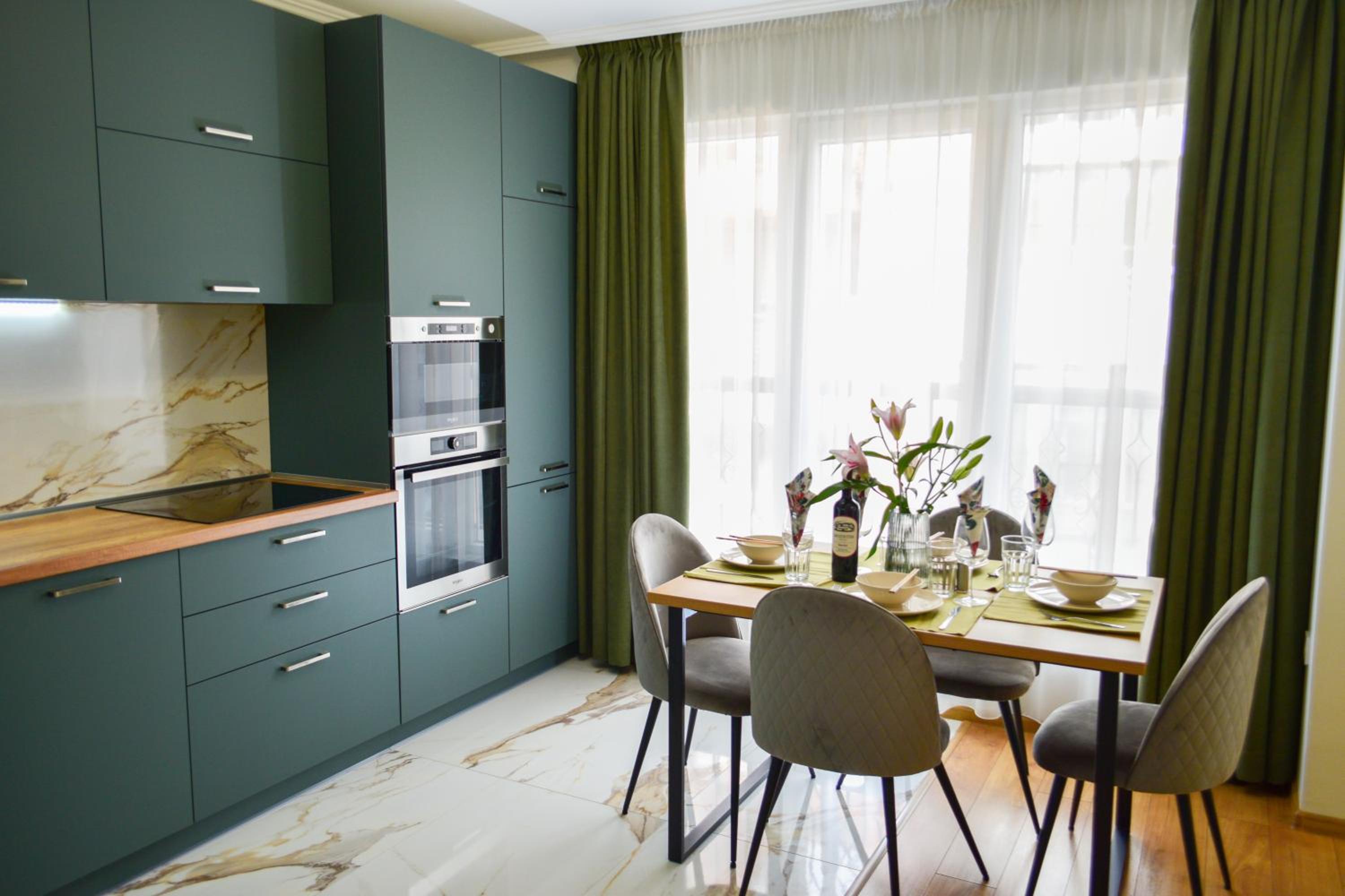 Modern & Elegant City Center Apartments