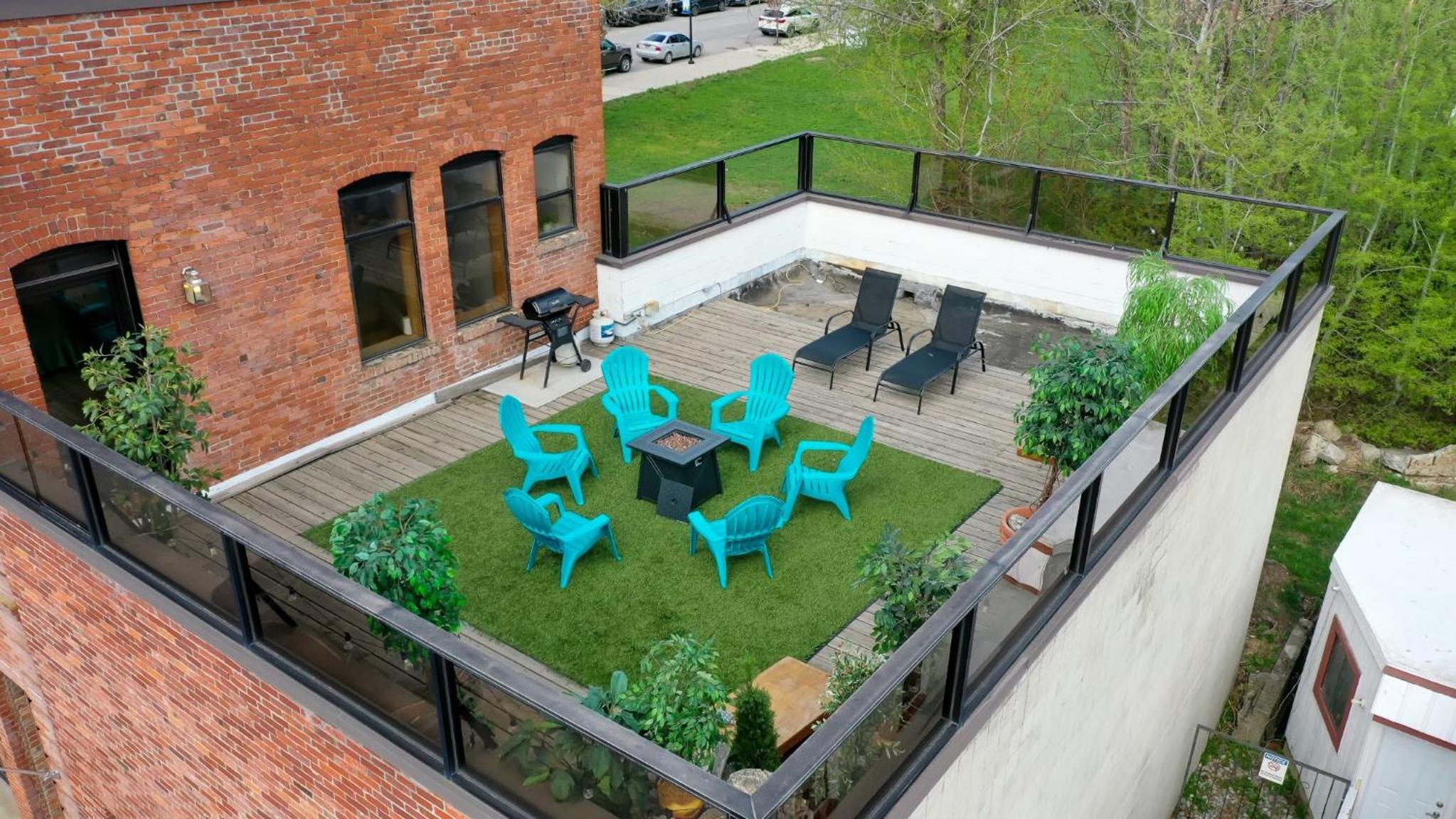 Penthouse: Rooftop Terrace view 4