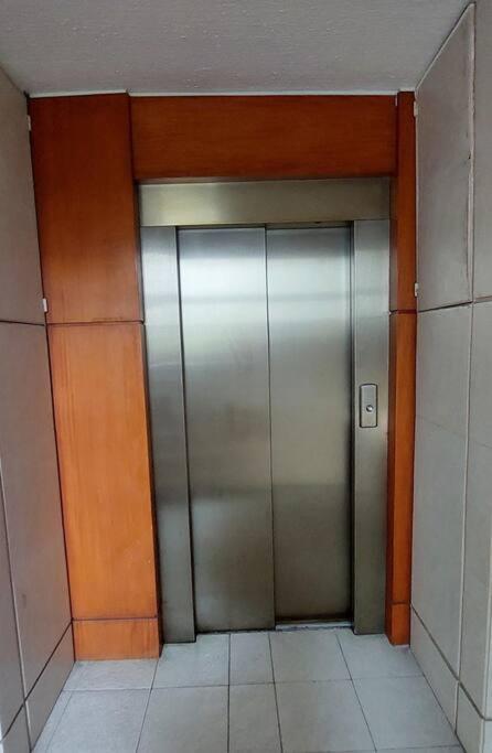 Plaza o Centro de Negocios WTC view 4