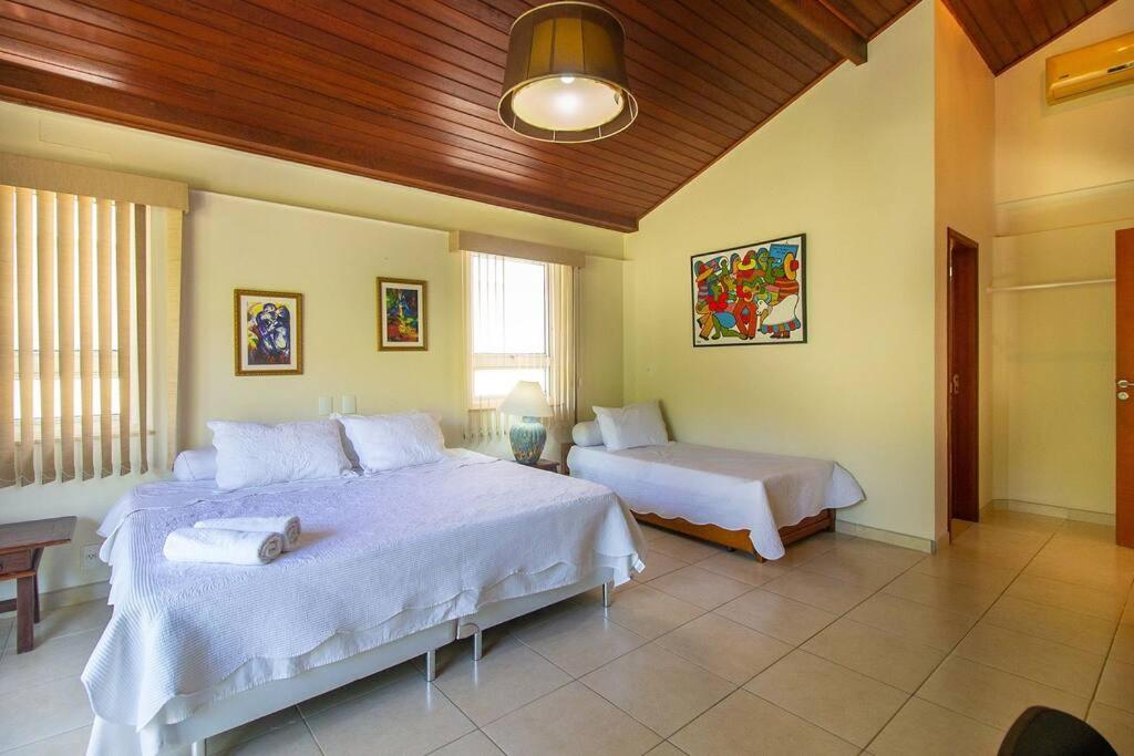 Mansão frente Praia Ferradura por Luxury Rentals