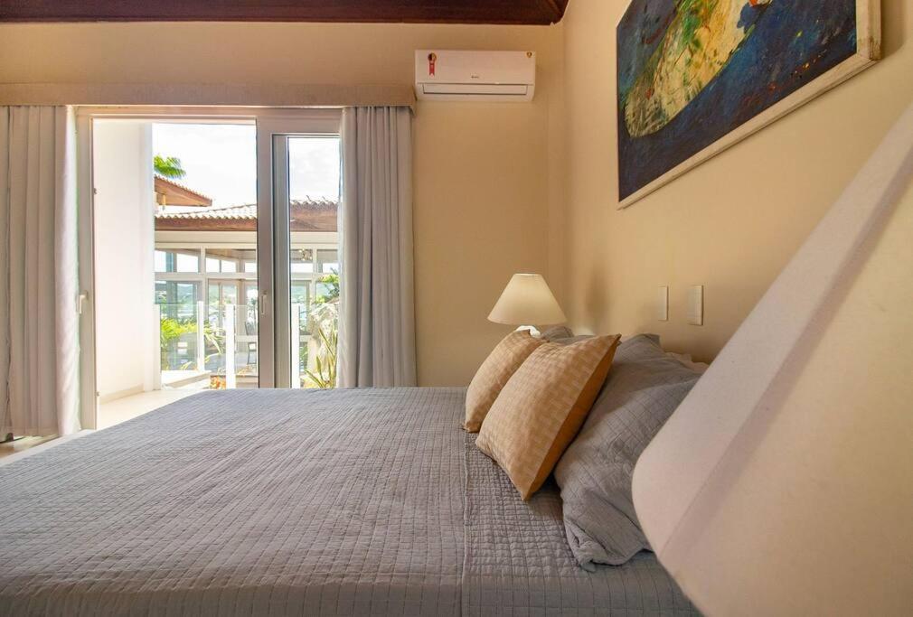 Mansão frente Praia Ferradura por Luxury Rentals