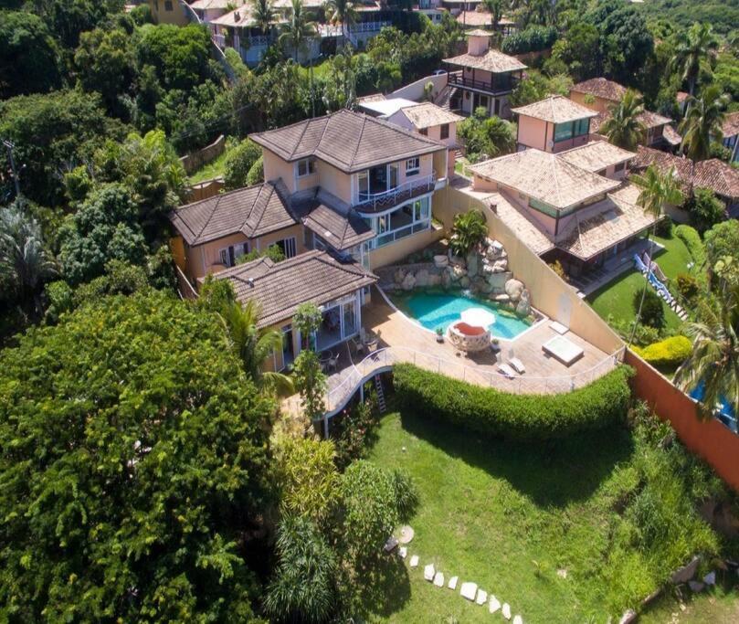 Mansão frente Praia Ferradura por Luxury Rentals