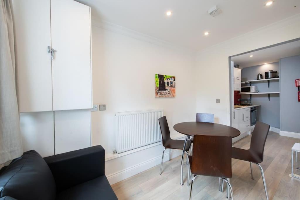 Cozy 2-Bedroom Flat in Battersea