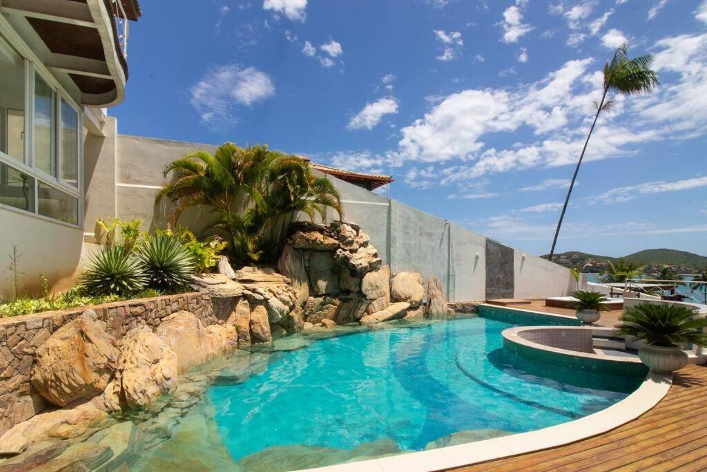 Mansão frente Praia Ferradura por Luxury Rentals