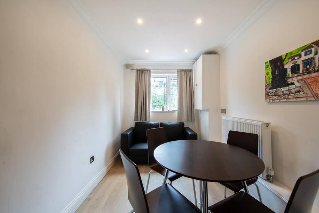 Cozy 2-Bedroom Flat in Battersea