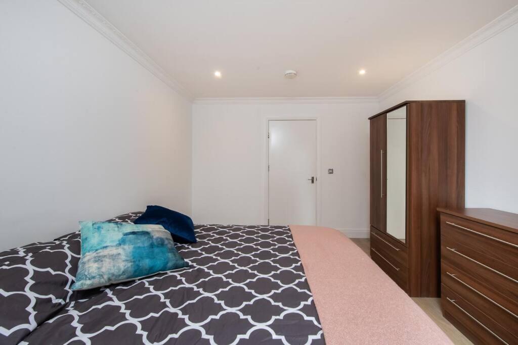 Cozy 2-Bedroom Flat in Battersea