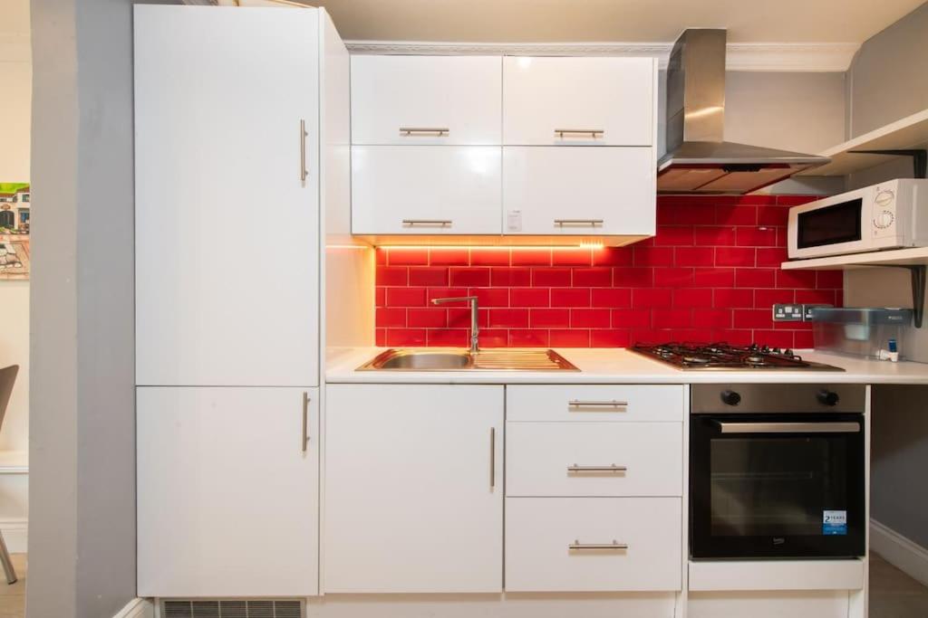 Cozy 2-Bedroom Flat in Battersea