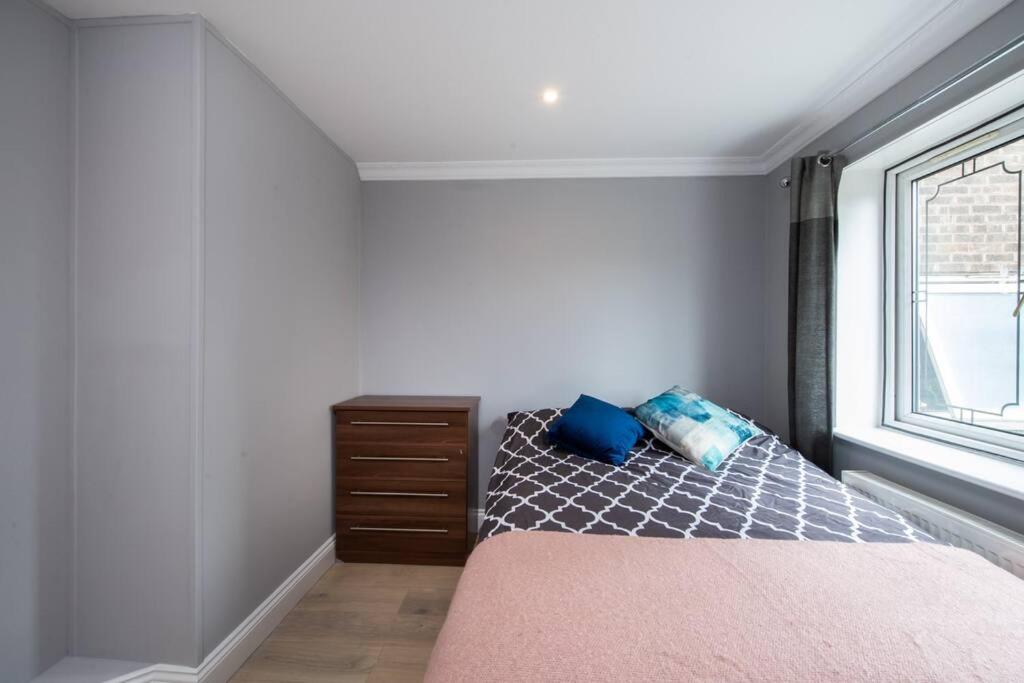 Cozy 2-Bedroom Flat in Battersea