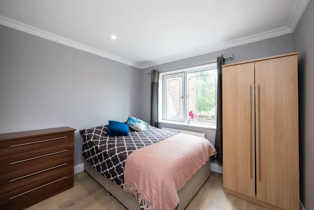 Cozy 2-Bedroom Flat in Battersea