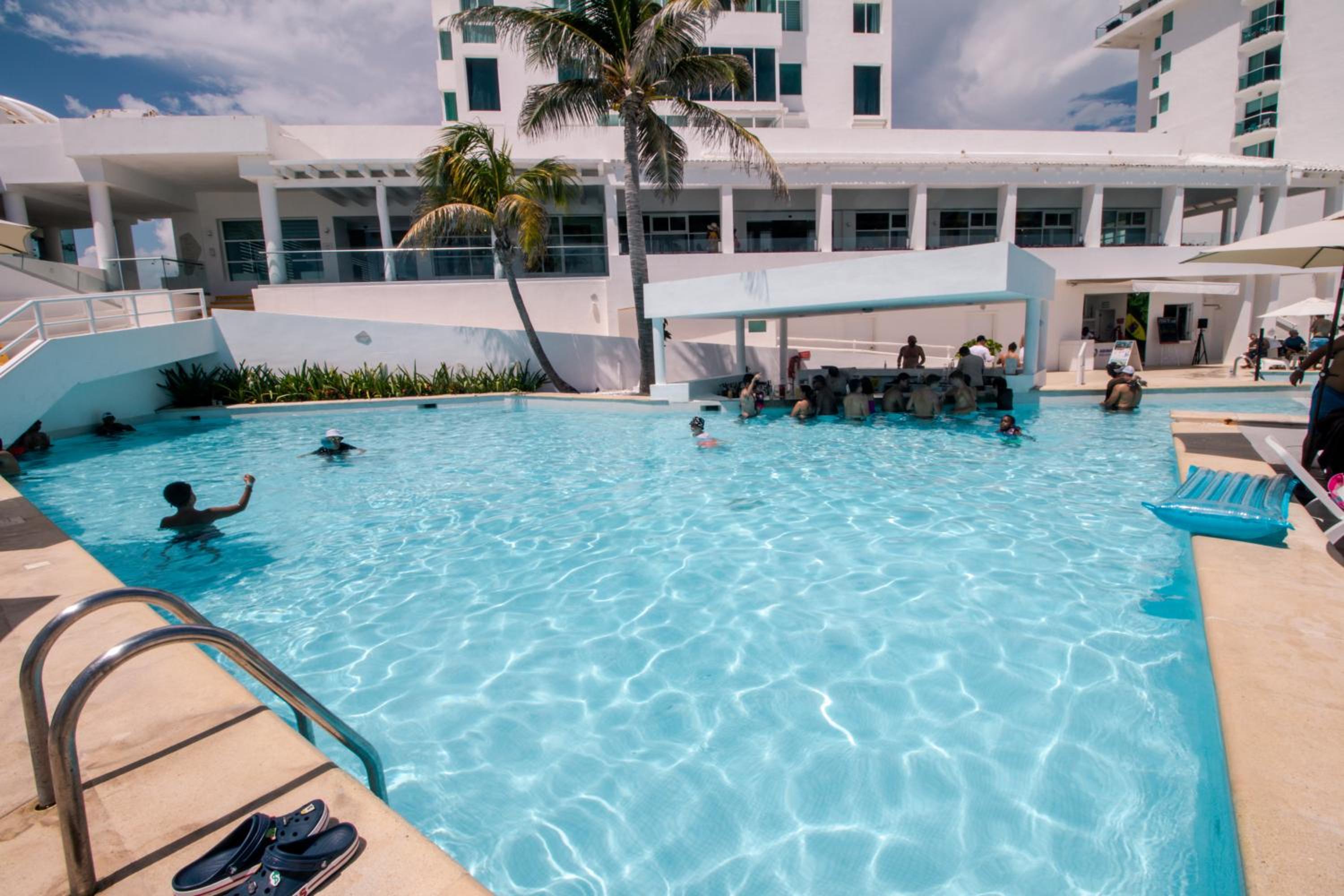 Exclusivo Condominio a Pie de Playa ZH