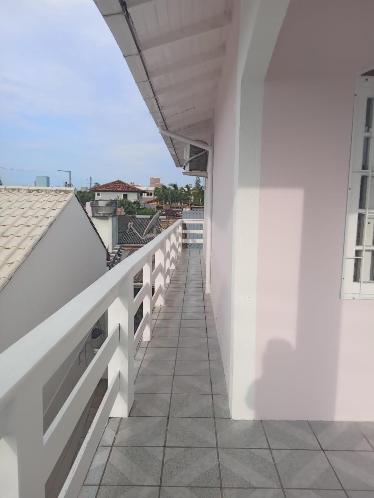 Casa com piscina Ingleses 0169