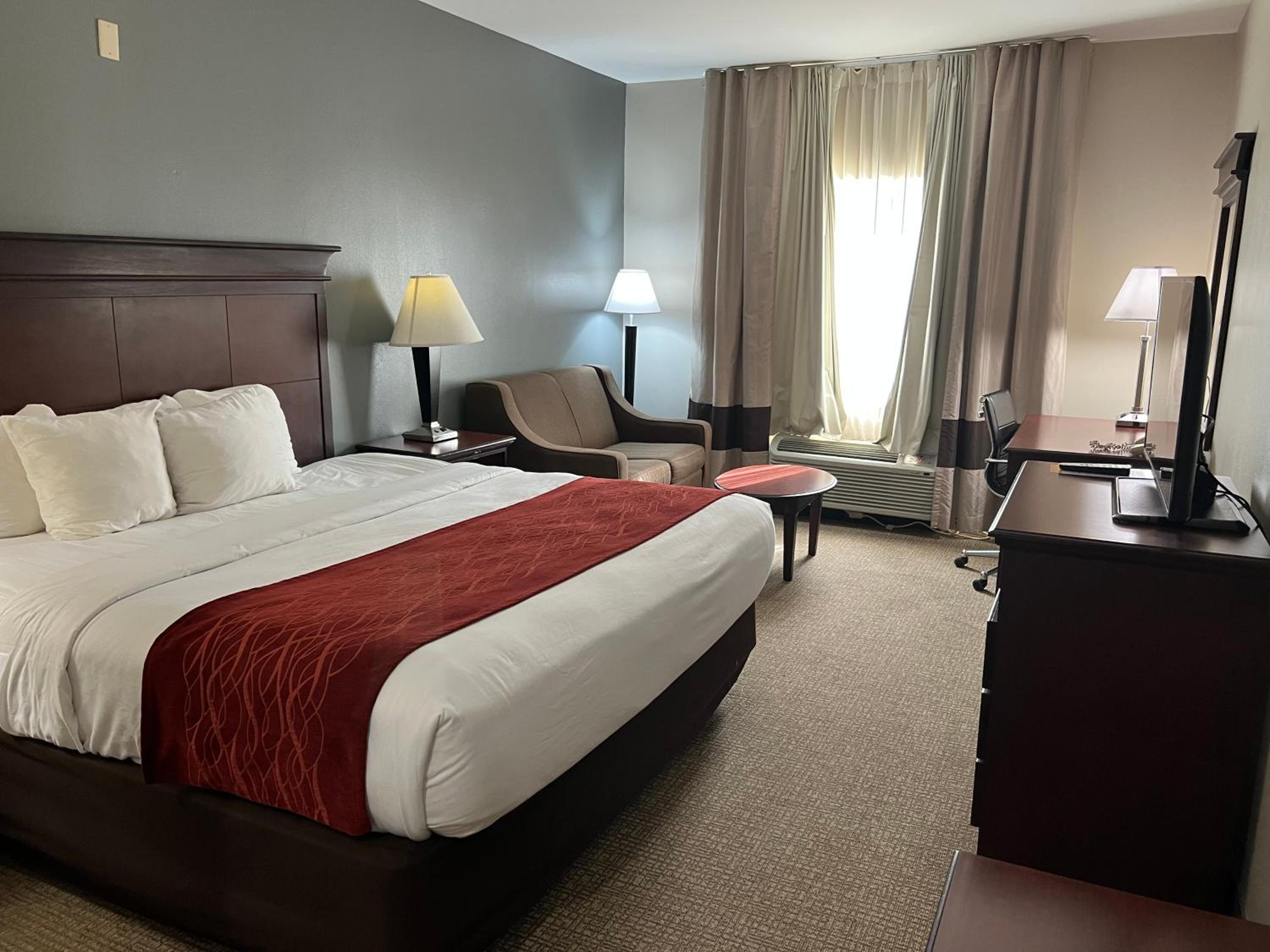 Comfort Inn I-49 South view 3