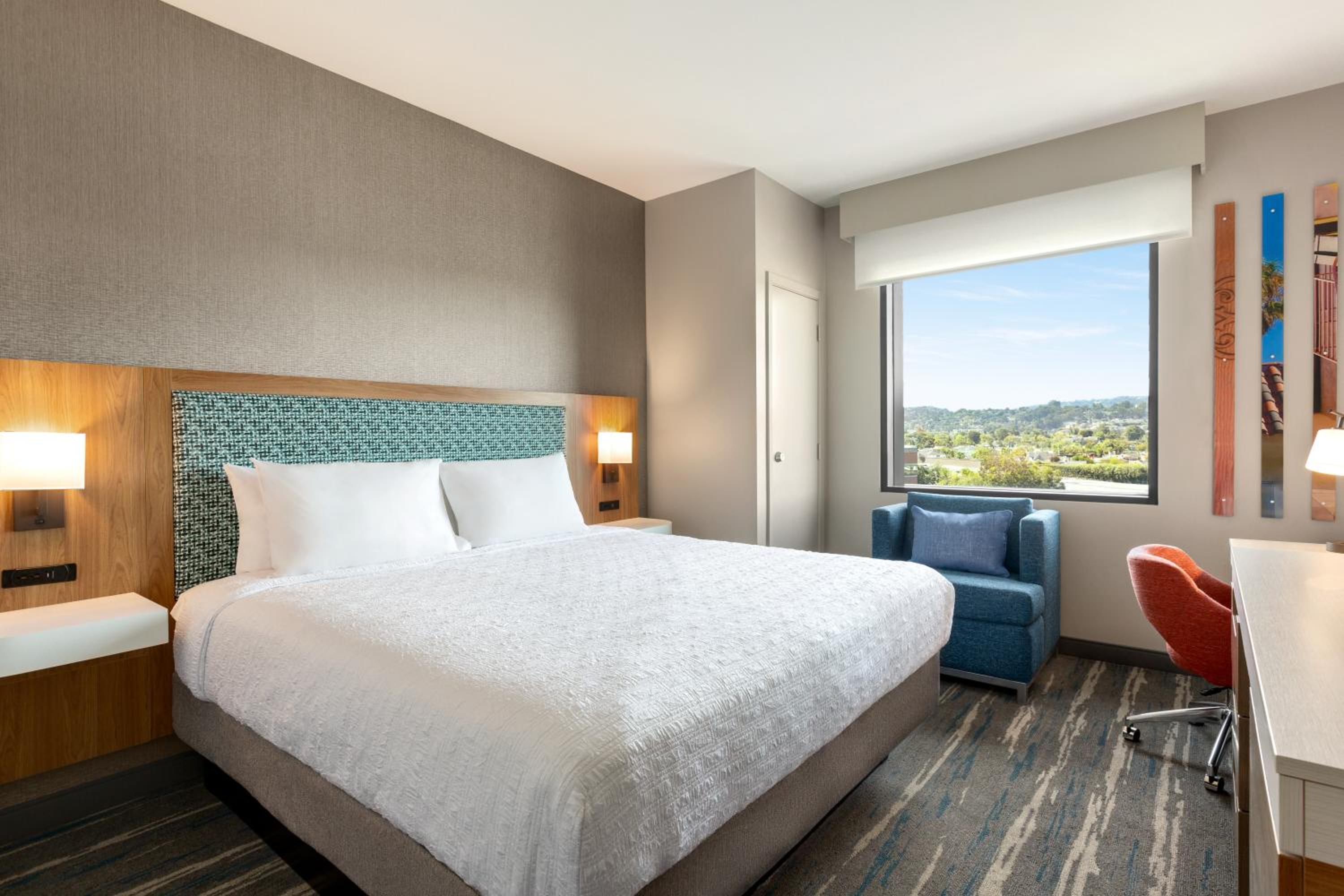 San Francisco Vacations - Hampton Inn  Suites San Mateo-San Francisco Airport - Property Image 2