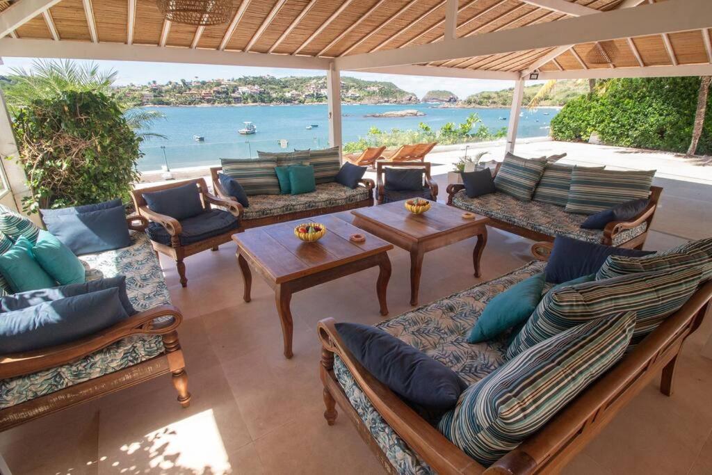 Mansão Pé na Areia da Ferradura Por Luxury Rentals