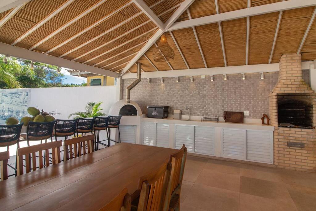 Mansão Pé na Areia da Ferradura Por Luxury Rentals