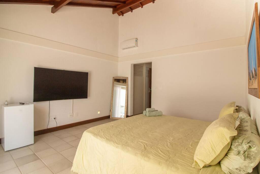 Mansão Pé na Areia da Ferradura Por Luxury Rentals