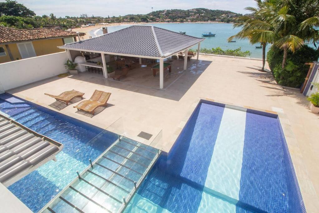Mansão Pé na Areia da Ferradura Por Luxury Rentals