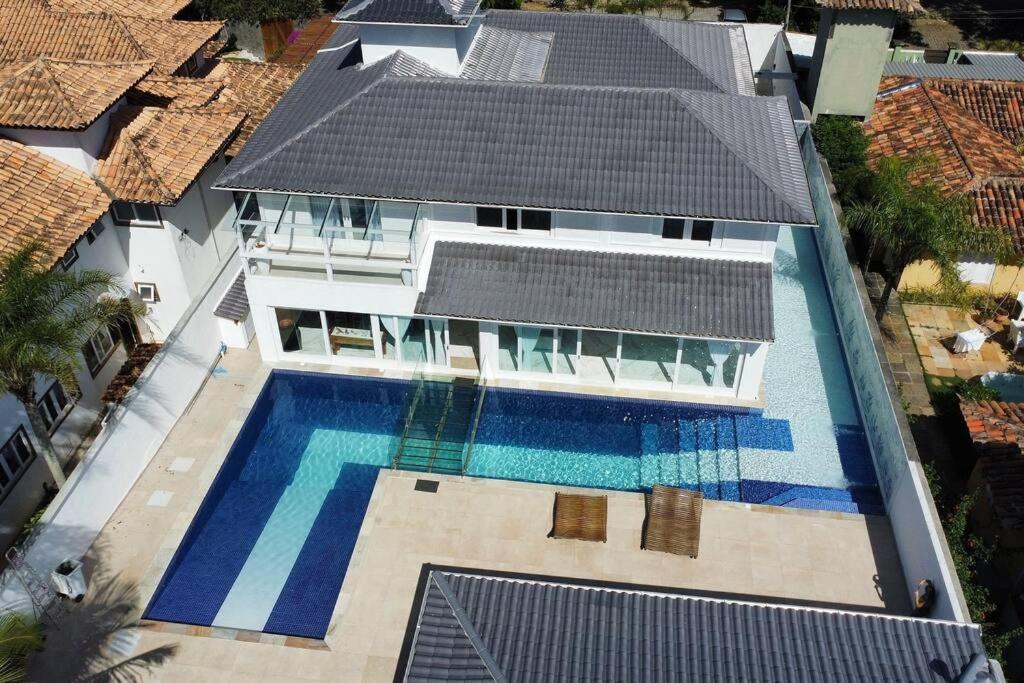 Mansão Pé na Areia da Ferradura Por Luxury Rentals
