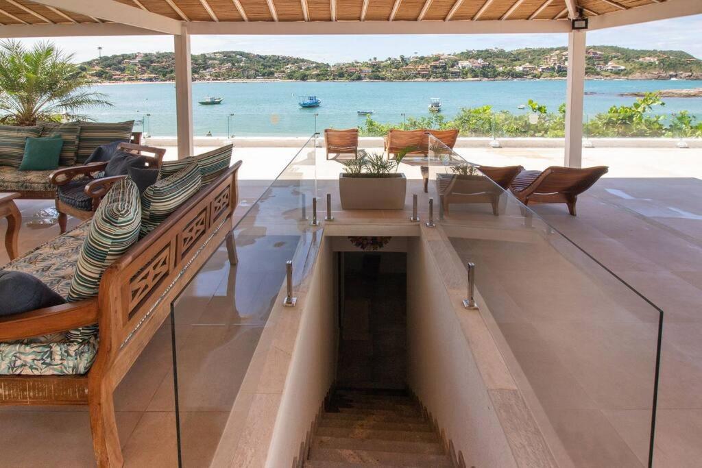 Mansão Pé na Areia da Ferradura Por Luxury Rentals