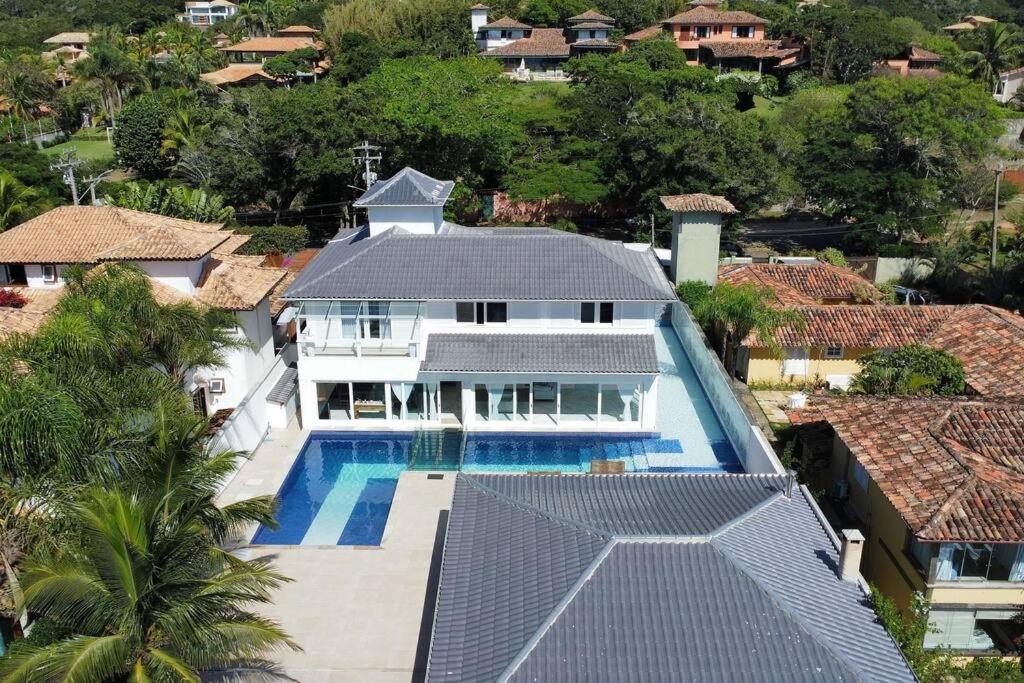 Mansão Pé na Areia da Ferradura Por Luxury Rentals
