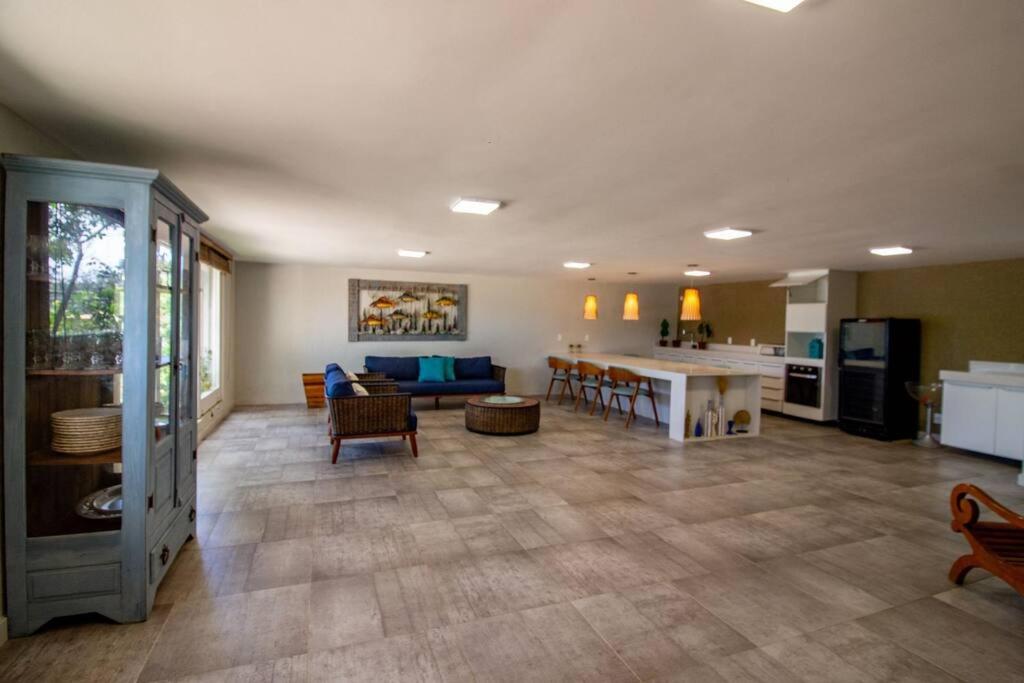 Mansão Pé na Areia da Ferradura Por Luxury Rentals