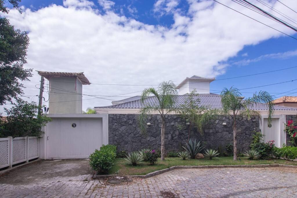 Mansão Pé na Areia da Ferradura Por Luxury Rentals