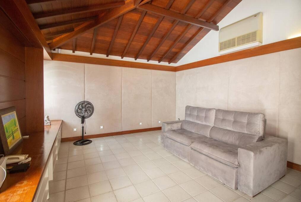 Mansão Pé na Areia da Ferradura Por Luxury Rentals