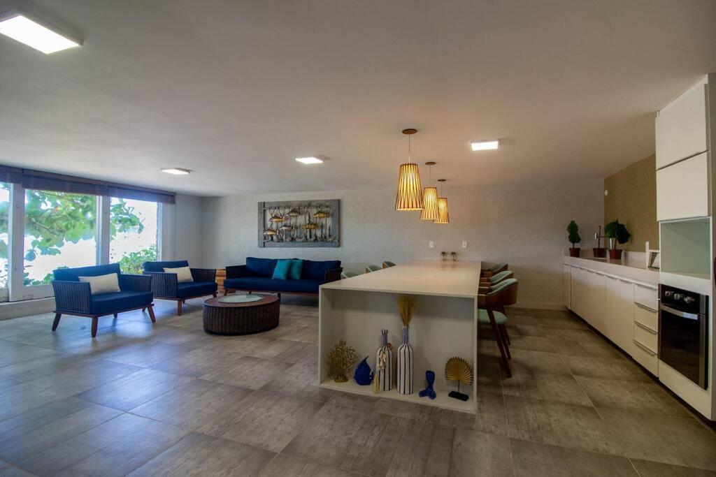 Mansão Pé na Areia da Ferradura Por Luxury Rentals