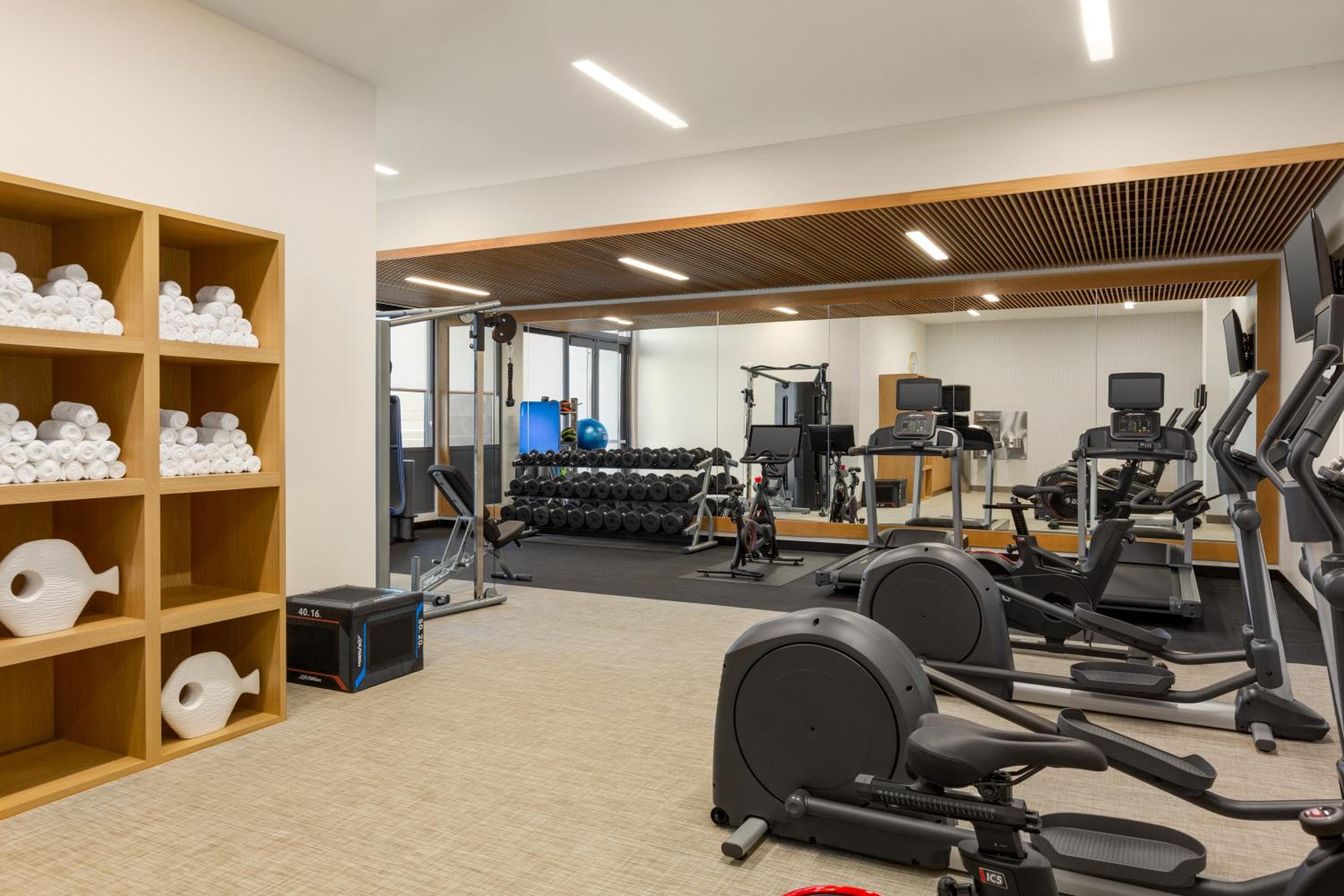 Hampton Inn  Suites San Mateo-San Francisco Airport - Property Image 8