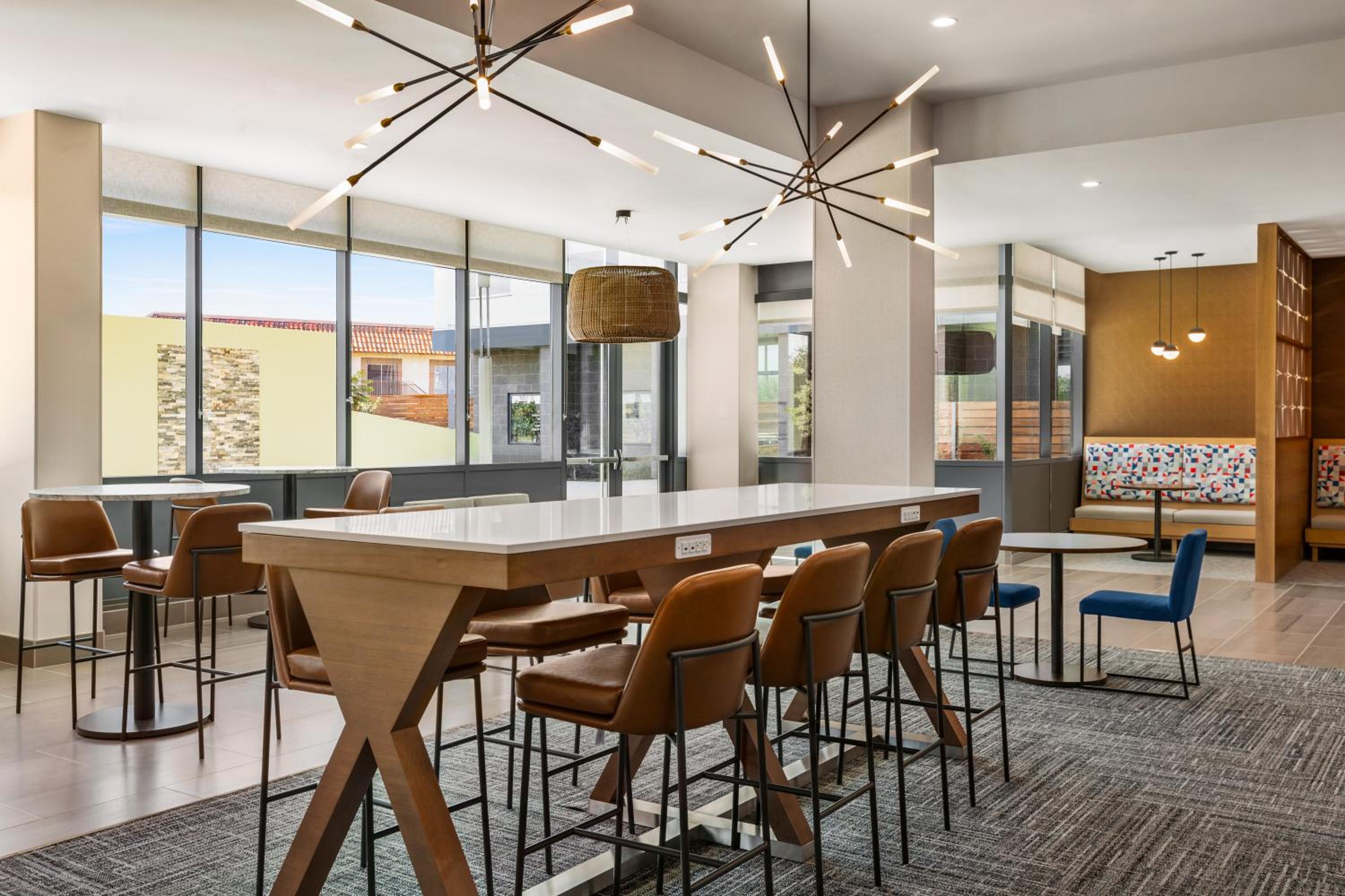 Hampton Inn  Suites San Mateo-San Francisco Airport - Property Image 7