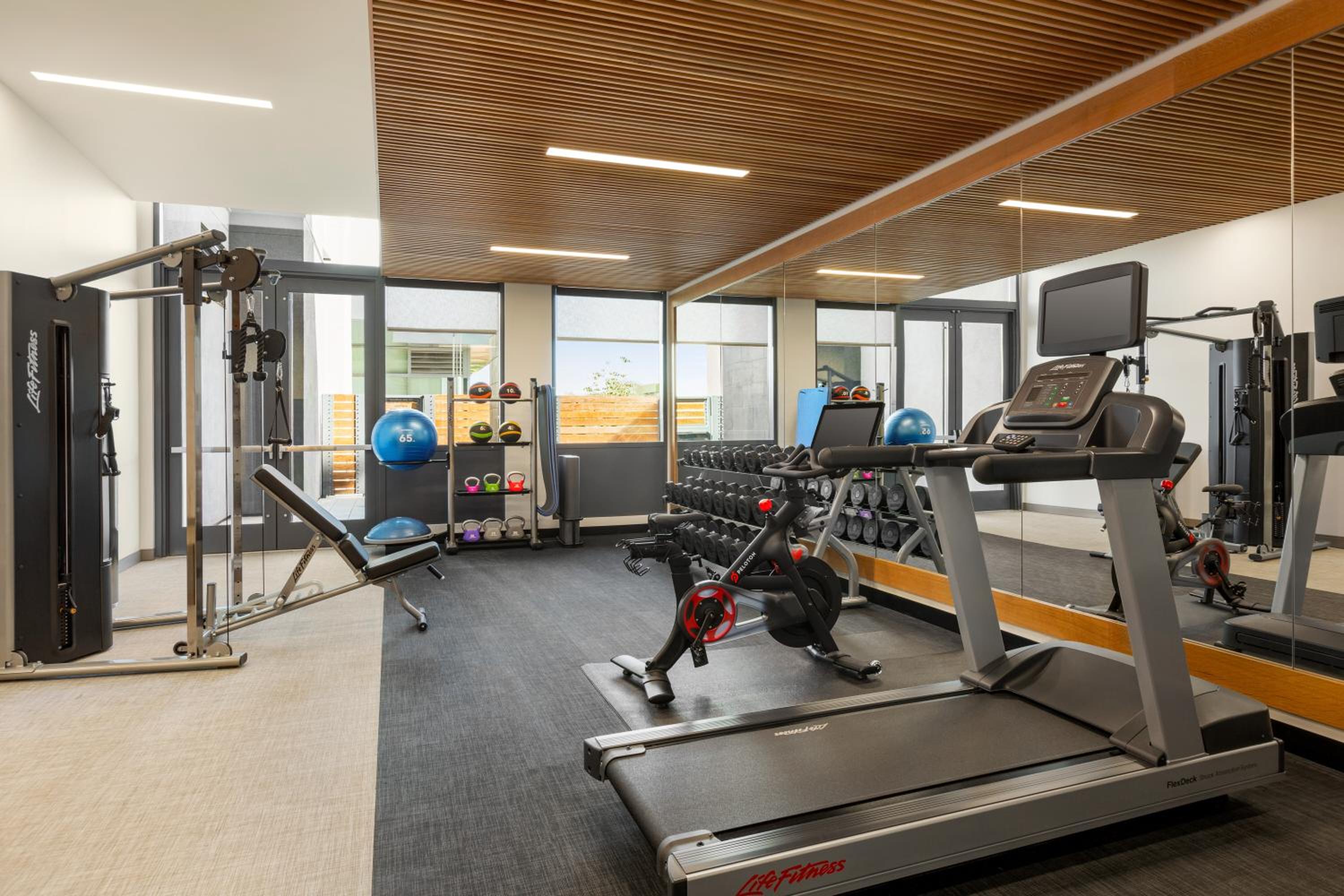 Hampton Inn  Suites San Mateo-San Francisco Airport - Property Image 3