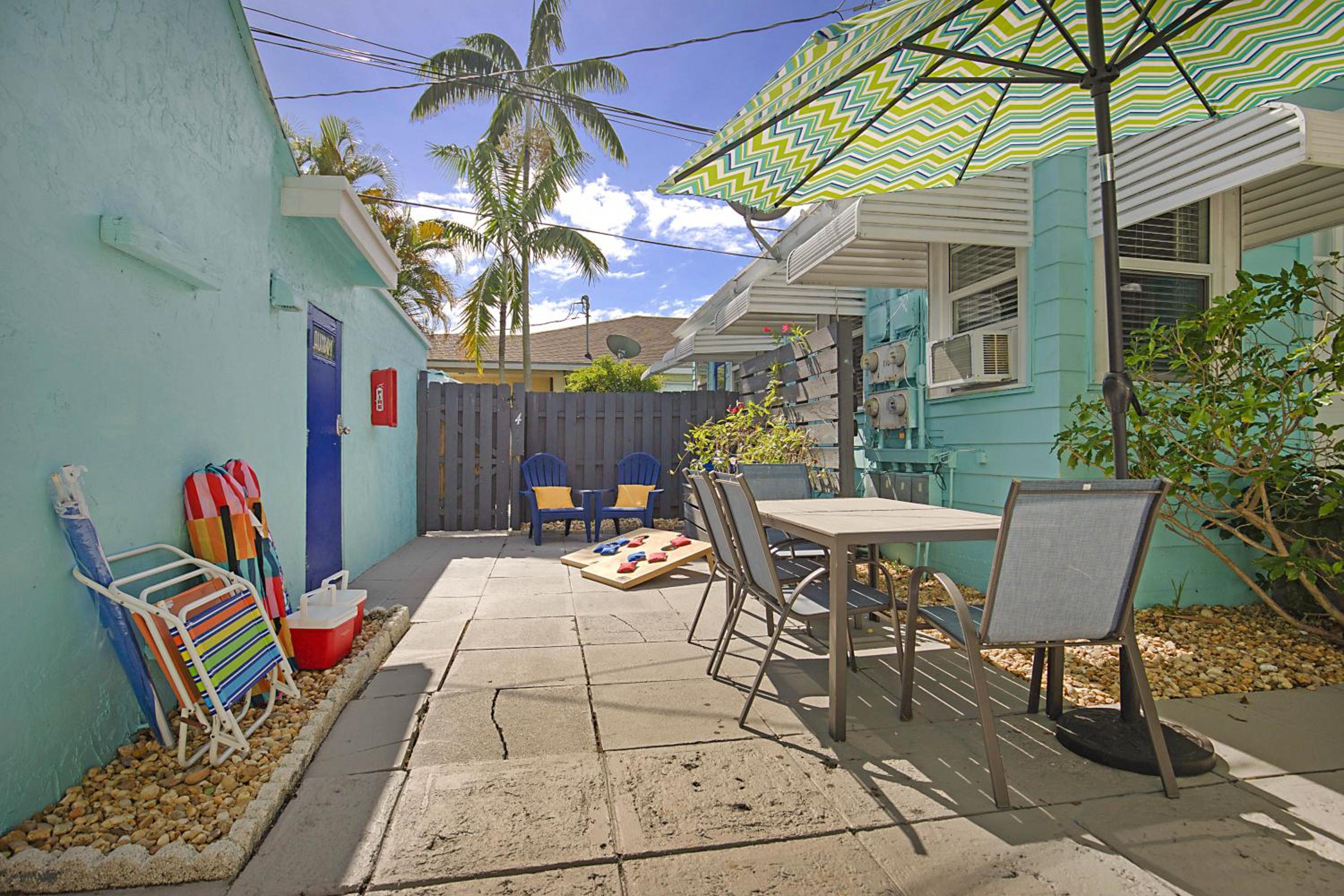 Steps to Beach & Downtown! Cozy Beach Bungalow #1 view 2
