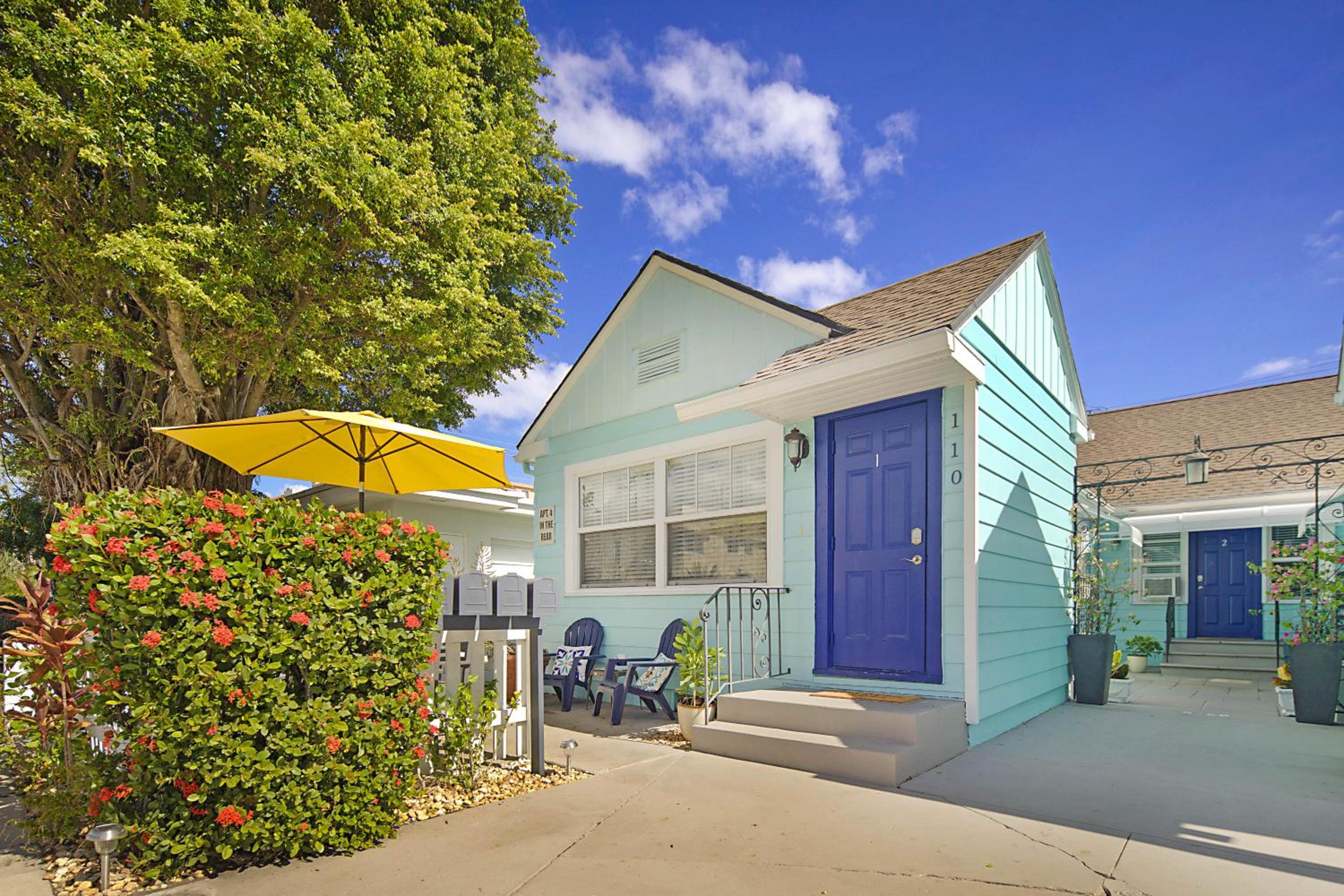 Steps to Beach & Downtown! Cozy Beach Bungalow #1 view 5