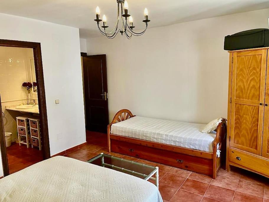 Hermosa casita de pueblo con piscina en Benahavís