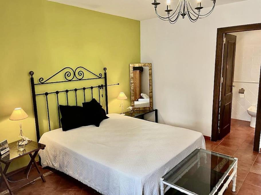 Hermosa casita de pueblo con piscina en Benahavís
